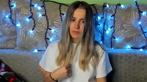 Maggie online show from November 8, 1:52 am