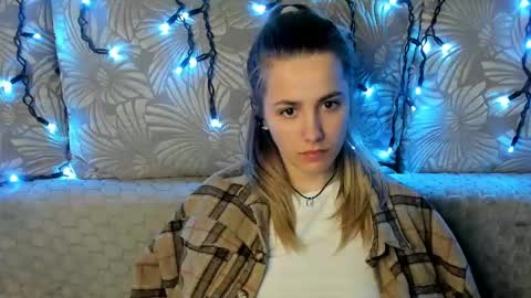 Maggie online show from May 16, 2:08 am