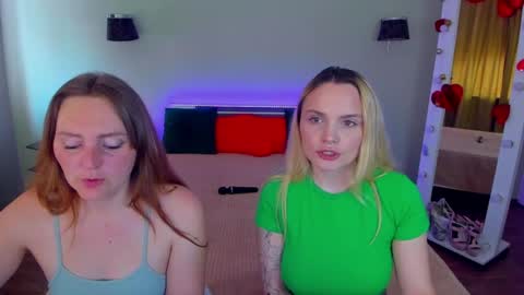Lili and Bella online show from May 12, 7:17 am