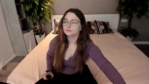 Emily online show from September 16, 1:02 pm