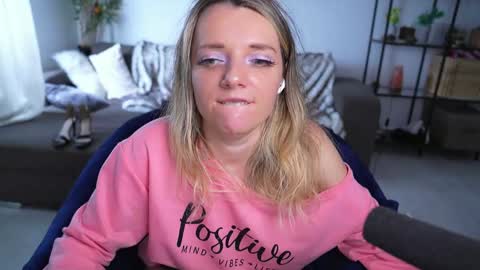 Ami online show from March 12, 4:02 pm