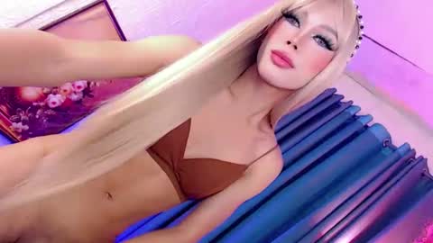 Mocah online show from December 16, 2:12 pm