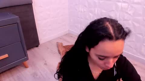 Snapshot of maiapark chatting on October 19, 1:27 pm Maia  online show from October 19, 1:27 pm