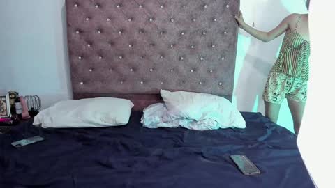 Shawna  Tom online show from December 11, 4:18 am