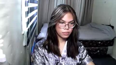 Snapshot of makekeanacum chatting on September 13, 6:05 am SWEET KEANA online show from September 13, 6:05 am