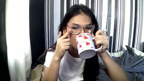 Snapshot of makekeanacum chatting on March 8, 4:01 am SWEET KEANA online show from March 8, 4:01 am