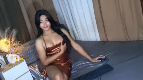 maliacollins online show from July 18, 6:54 pm