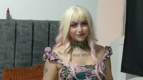 maliciaxpoison online show from June 16, 5:55 am