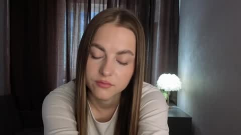 Mia online show from June 8, 6:25 am