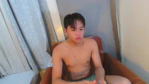 Snapshot of manhattan_men18 chatting on September 13, 10:39 am JM18 online show from September 13, 10:39 am