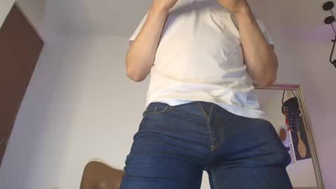 Snapshot of marcus_fire chatting on October 14, 4:04 am marcus_fire online show from October 14, 4:04 am