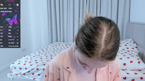 Mia online show from April 8, 7:39 pm