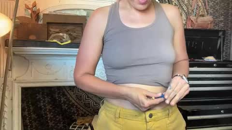 Elle online show from November 12, 8:33 pm