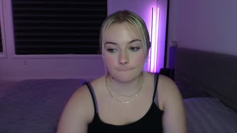 margot_robbie7 online show from November 10, 1:41 am