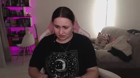 mari moore online show from January 8, 8:04 pm