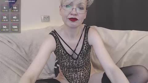 Mari online show from November 19, 9:30 am