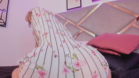 Snapshot of marian_pinzon chatting on February 7, 8:55 am Marian online show from February 7, 8:55 am