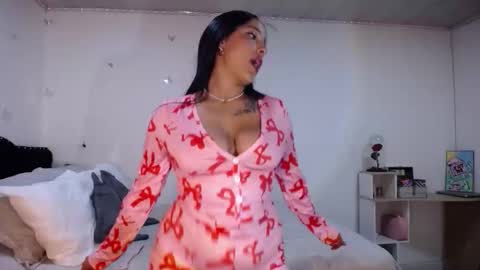 Nicolle online show from October 12, 3:10 am