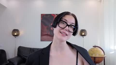Marie Fitch online show from June 22, 3:25 am