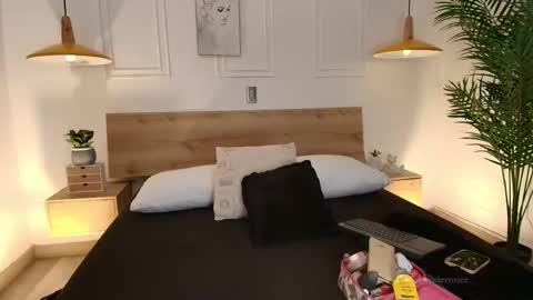 Mary online show from April 22, 9:55 pm