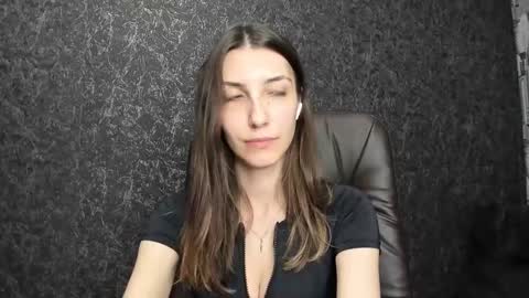 marielleanker online show from November 16, 3:30 am