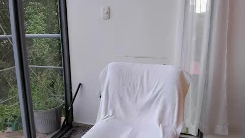 Amelie online show from February 24, 9:07 pm