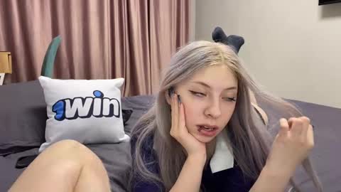 Mariko and Rin online show from February 1, 6:08 pm