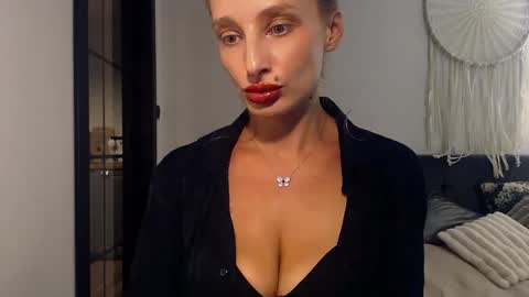 Snapshot of marilyndevilish chatting on September 14, 8:10 pm MarilynDevilish online show from September 14, 8:10 pm