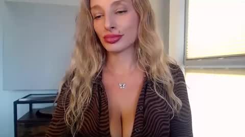 Snapshot of marilyndevilish chatting on September 26, 3:53 pm MarilynDevilish online show from September 26, 3:53 pm