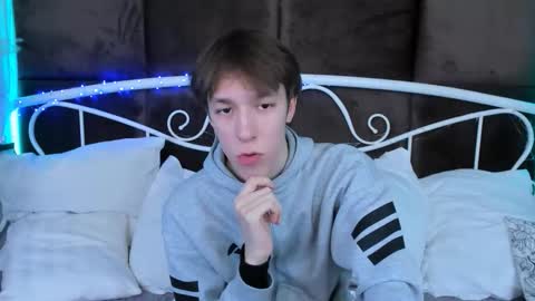 Mark online show from February 4, 4:00 pm