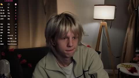 Mark online show from March 7, 9:15 pm