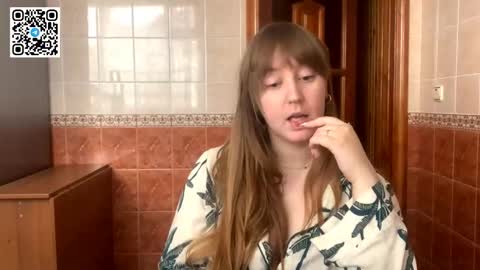 Snapshot of maroonmoon_ chatting on October 17, 9:35 am Miriam online show from October 17, 9:35 am
