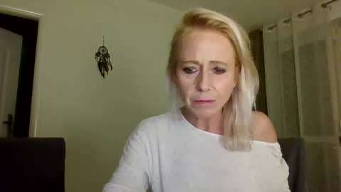 MaryGoRound online show from October 27, 7:14 pm