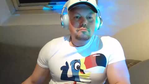 mars0481 online show from December 5, 1:42 pm