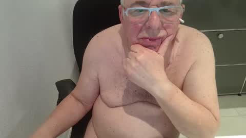 martin_1947 online show from March 9, 10:14 pm