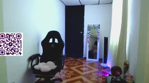 Snapshot of martina_adams chatting on February 19, 7:59 pm mari online show from February 19, 7:59 pm