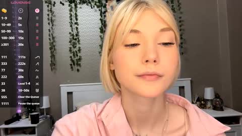 Lisa online show from March 2, 2:24 pm