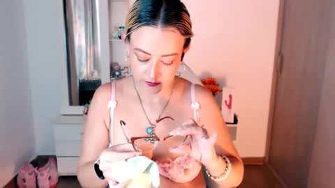 maryline online show from October 12, 8:10 pm