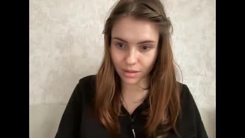 MaryYourr online show from December 4, 12:05 pm