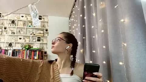 Kelly online show from March 4, 9:17 am