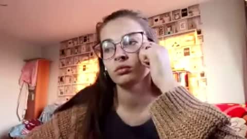 Kelly online show from April 8, 9:23 am