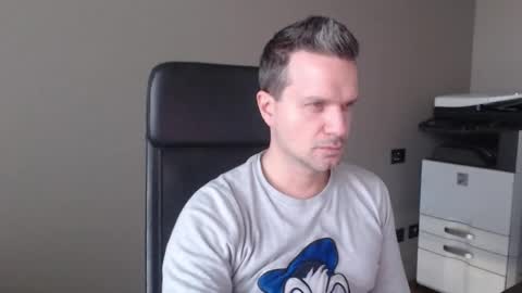 Snapshot of maschiodavide89 chatting on December 30, 10:32 am David online show from December 30, 10:32 am