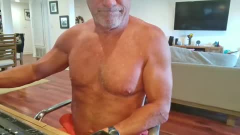 mascmuscle49 online show from April 1, 6:49 pm