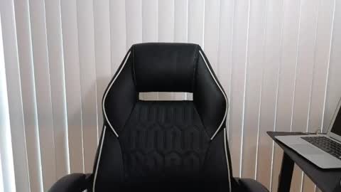 maskedmilf822397 online show from May 14, 6:28 pm