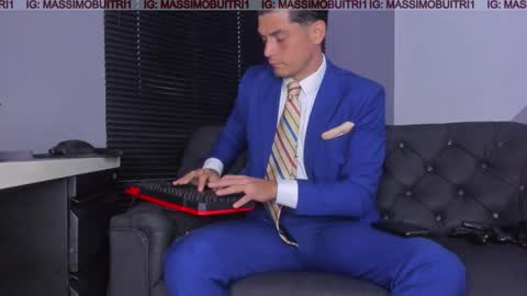 I am Massimo online show from November 17, 11:02 am