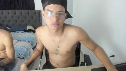 Snapshot of master_boy28 chatting on October 21, 1:00 am master_boy28 online show from October 21, 1:00 am