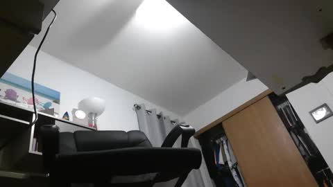 Snapshot of master_thorn chatting on December 20, 10:22 pm Master Thorn online show from December 20, 10:22 pm