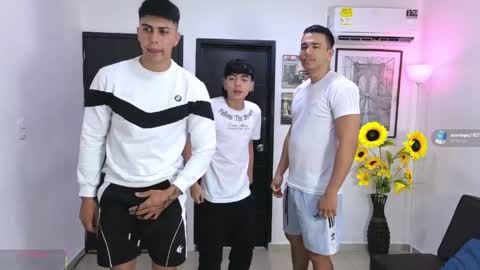 Team Cris Darwin- Fernando- Stiven- David online show from April 19, 11:11 am