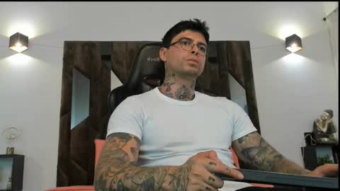 mateo_dilucajs1 online show from October 31, 8:20 pm