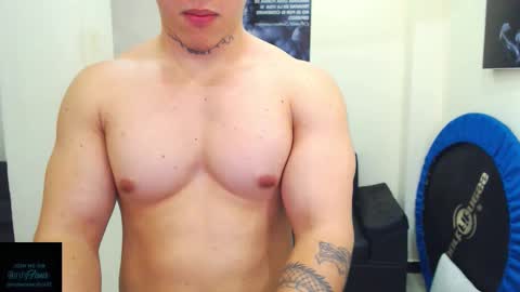 Snapshot of mateosexyhot22 chatting on October 21, 10:35 pm Mateo online show from October 21, 10:35 pm